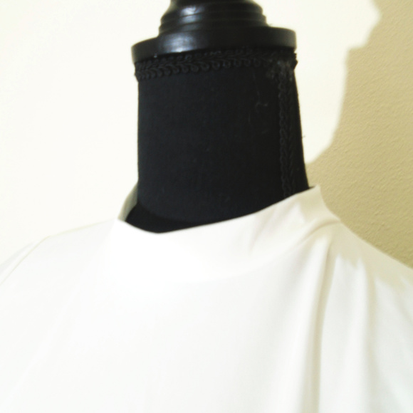 Long sleeve open back dress - Picture 2 of 6